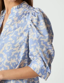 neo noir Roella Graphic Fade Bluse - Lyseblå light blue Outlet