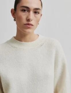 second female Wanda O-Neck Strik - sugar Clearance